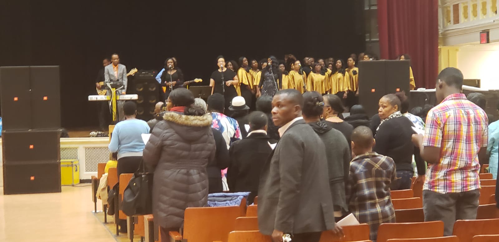 Choir & crowd